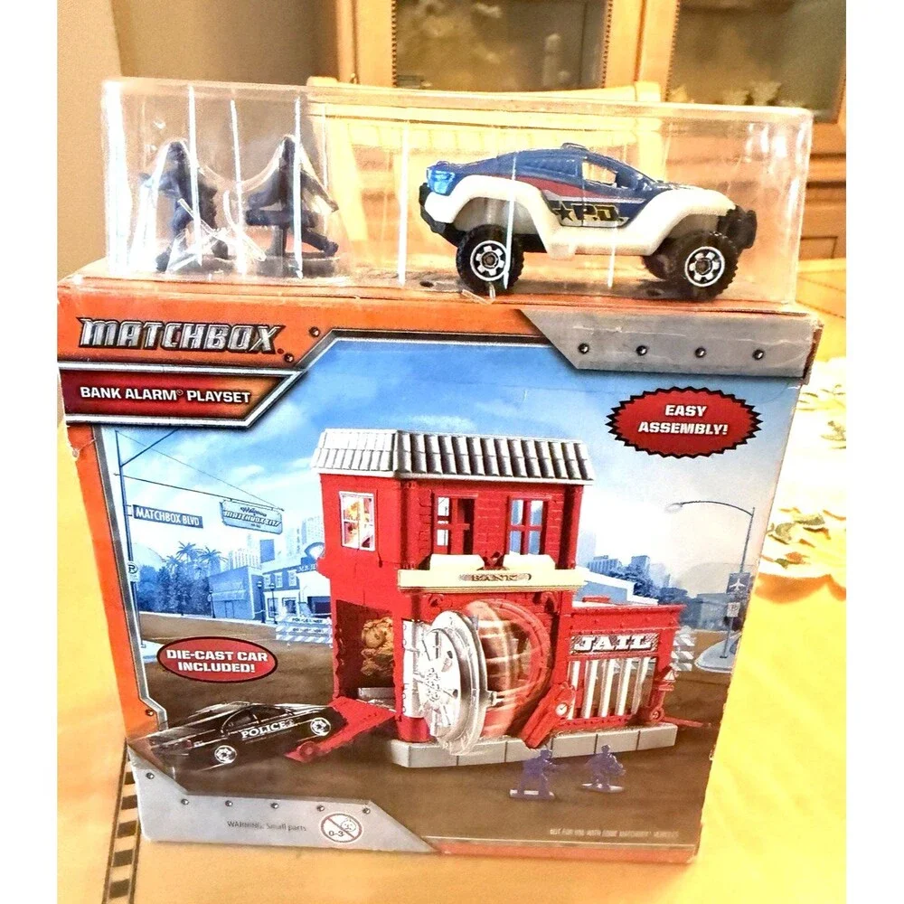 NEW Matchbox Bank Alarm Playset w/Police car & Figures NIB Mattel